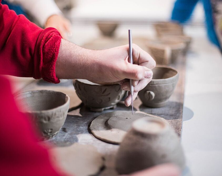 Keramikkurs i gammal bruksmiljö