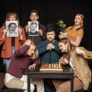 Teatersoppa: Från kärlek till hår